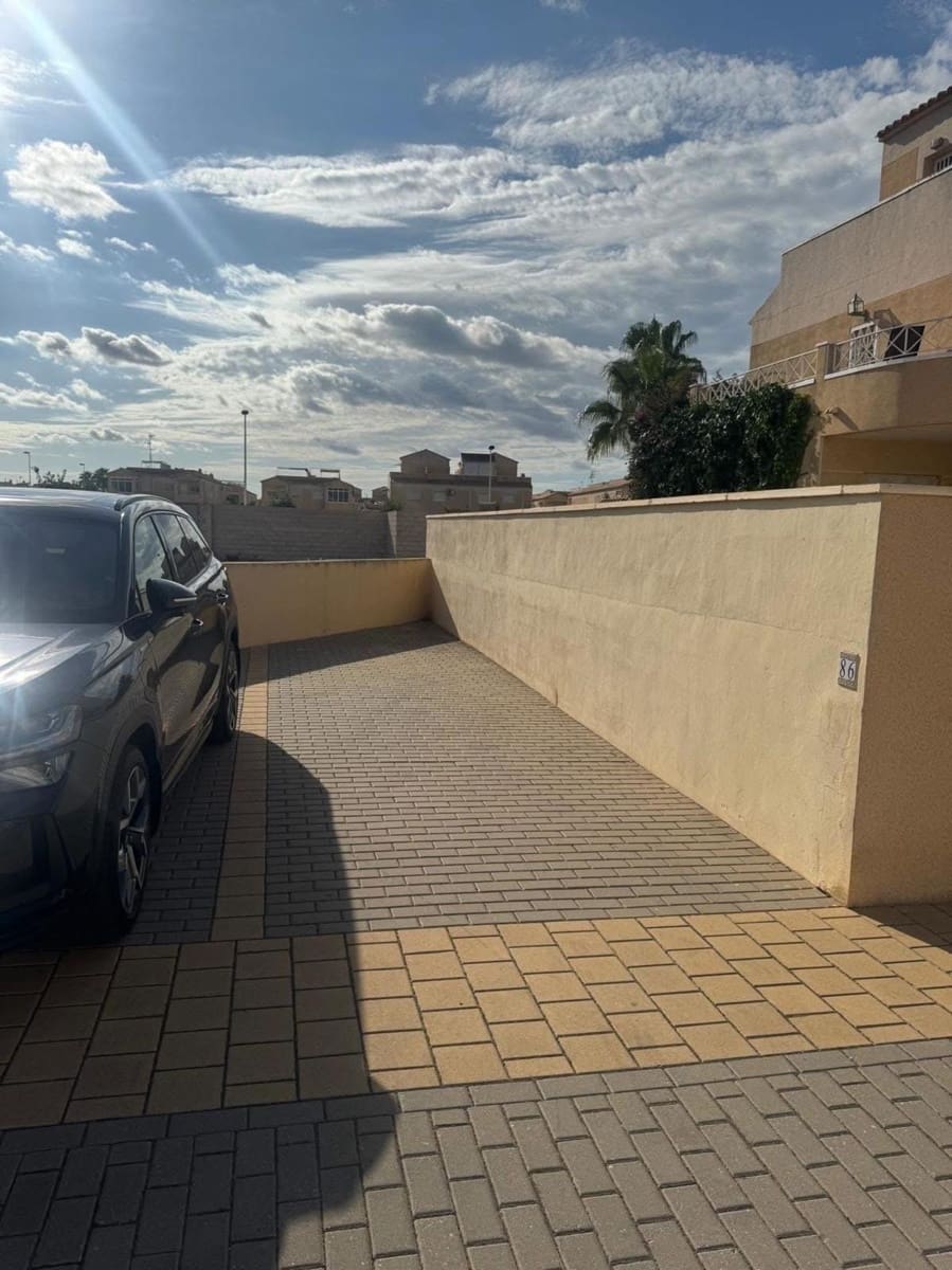 3 bedroom Apartment for sale in Torrevieja - € 185,000 (Ref: 9387187)