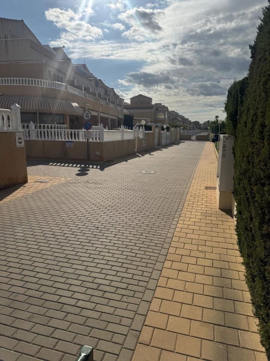 3 bedroom Apartment for sale in Torrevieja - € 185,000 (Ref: 9387187)