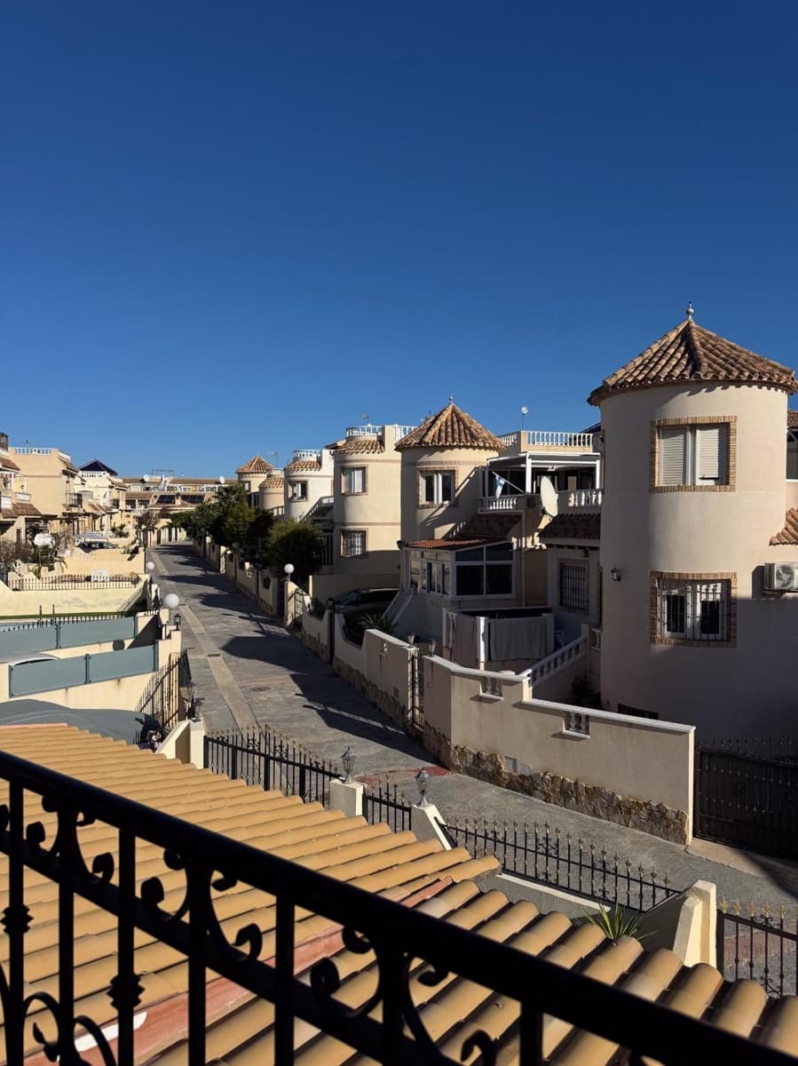 Apartamento de 2 habitaciones en Orihuela Costa en venta con piscina - 179.000 € (Ref: 9387188)