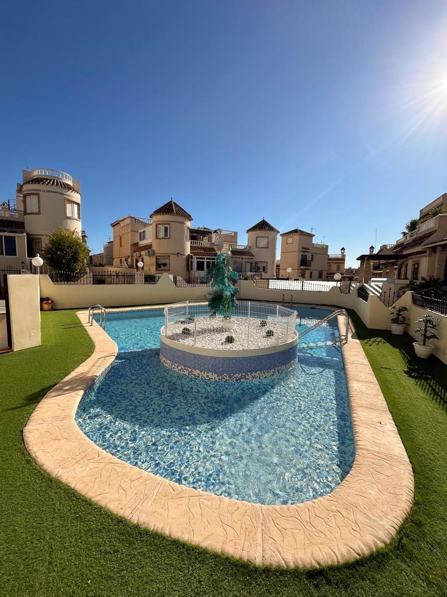 Apartamento de 2 habitaciones en Orihuela Costa en venta con piscina - 179.000 € (Ref: 9387188)