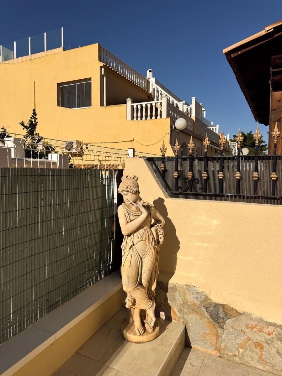 Apartamento de 2 habitaciones en Orihuela Costa en venta con piscina - 179.000 € (Ref: 9387188)