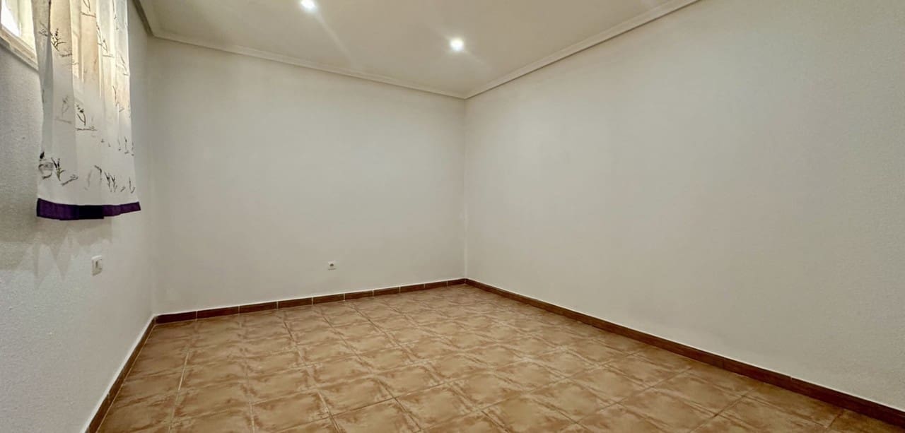 4 bedroom Villa for sale in Orihuela Costa - € 285,000 (Ref: 9387202)