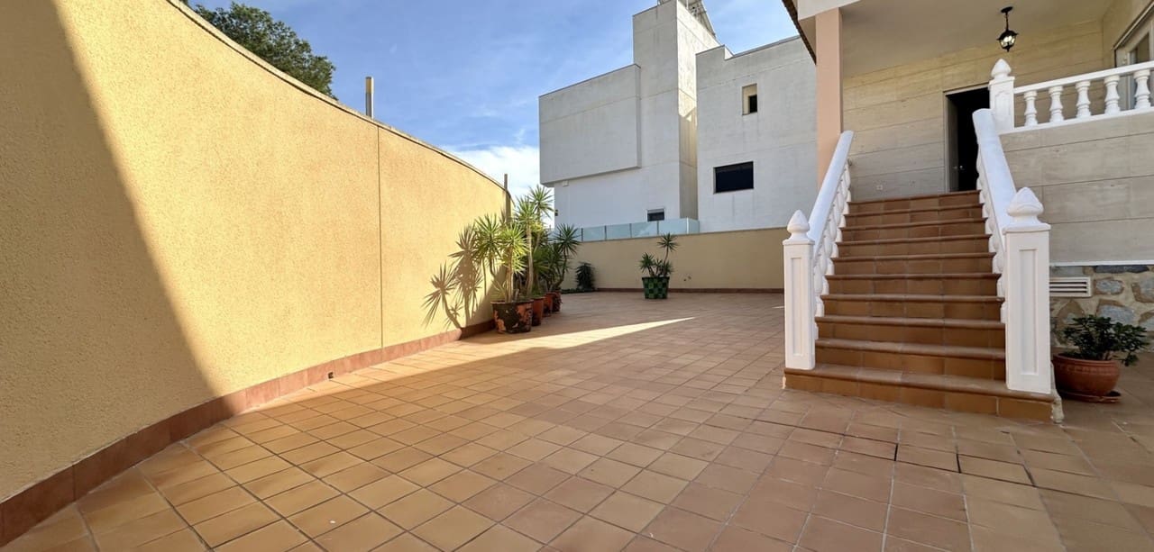 4 bedroom Villa for sale in Orihuela Costa - € 285,000 (Ref: 9387202)