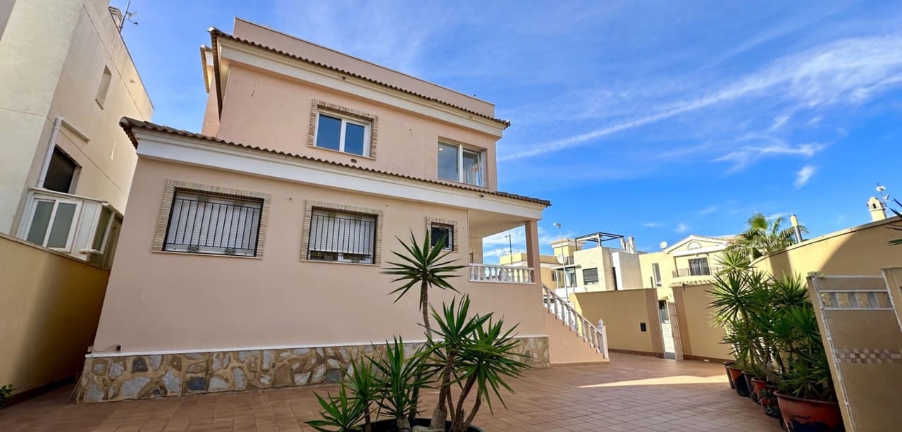 4 bedroom Villa for sale in Orihuela Costa - € 285,000 (Ref: 9387202)