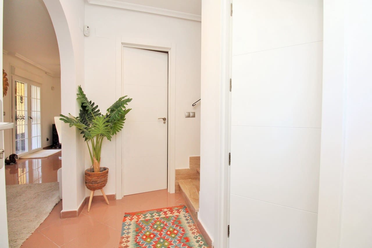 3 bedroom Villa for sale in Villamartin with pool - € 375,000 (Ref: 9387204)