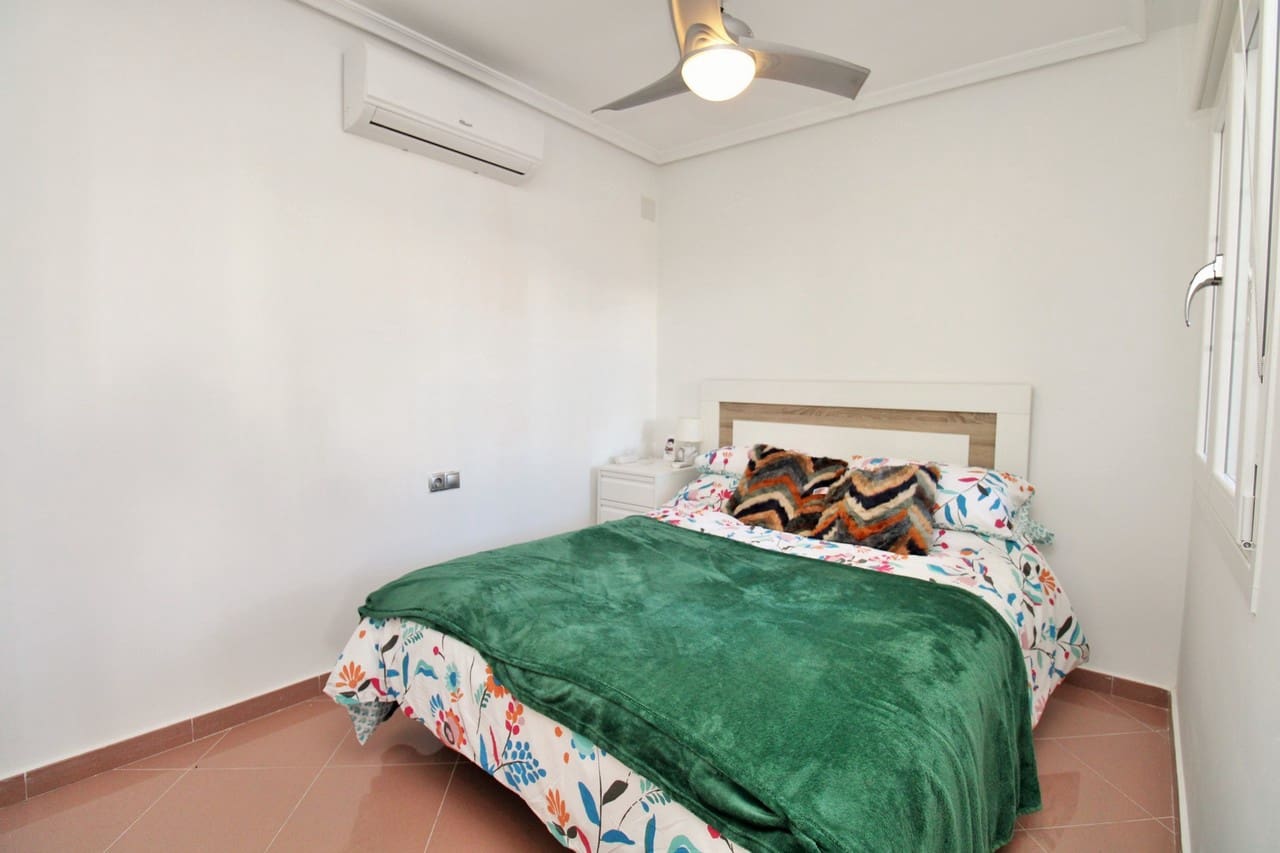 3 bedroom Villa for sale in Villamartin with pool - € 375,000 (Ref: 9387204)