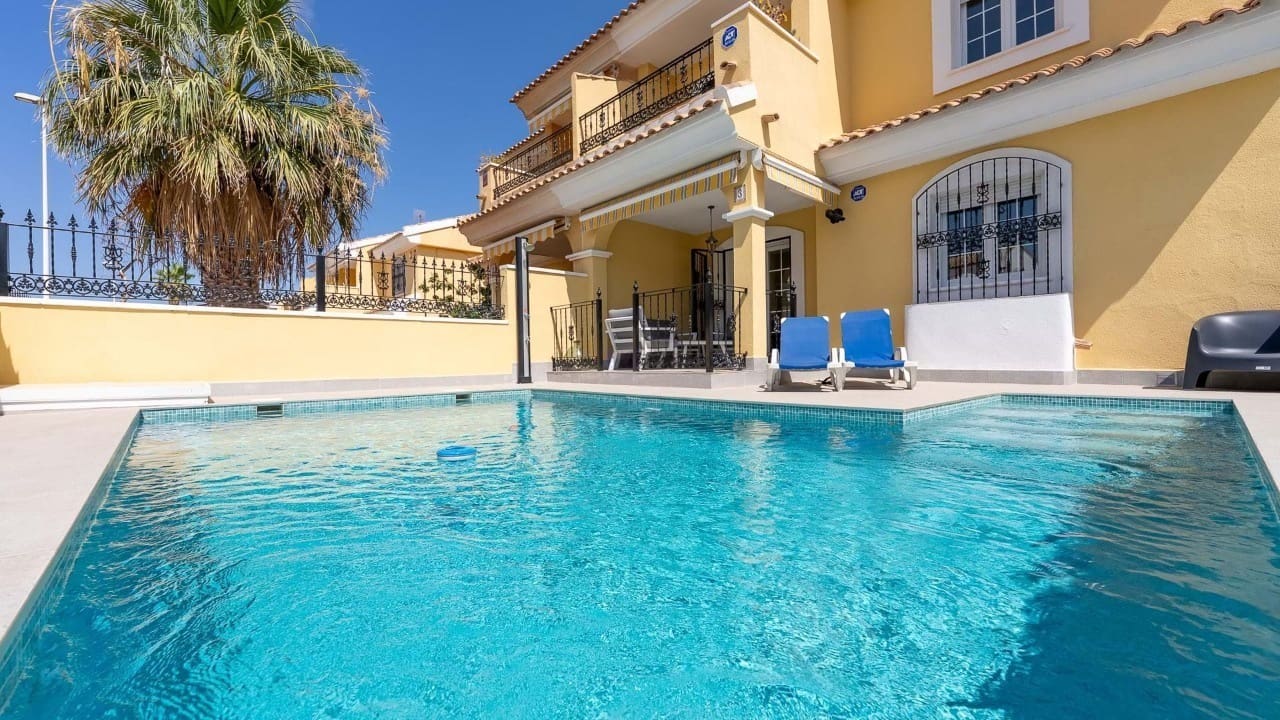 3 bedroom Villa for sale in Villamartin with pool - € 375,000 (Ref: 9387204)