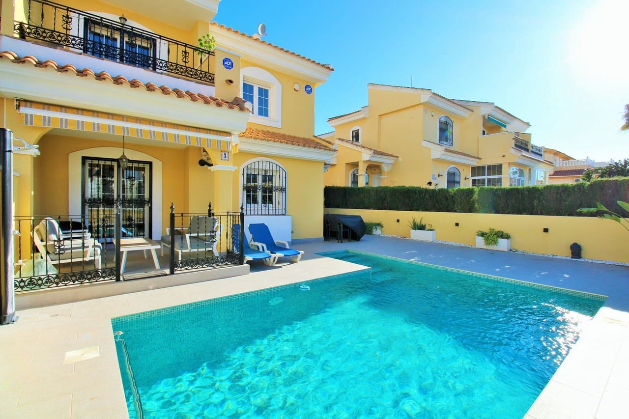 3 bedroom Villa for sale in Villamartin with pool - € 375,000 (Ref: 9387204)