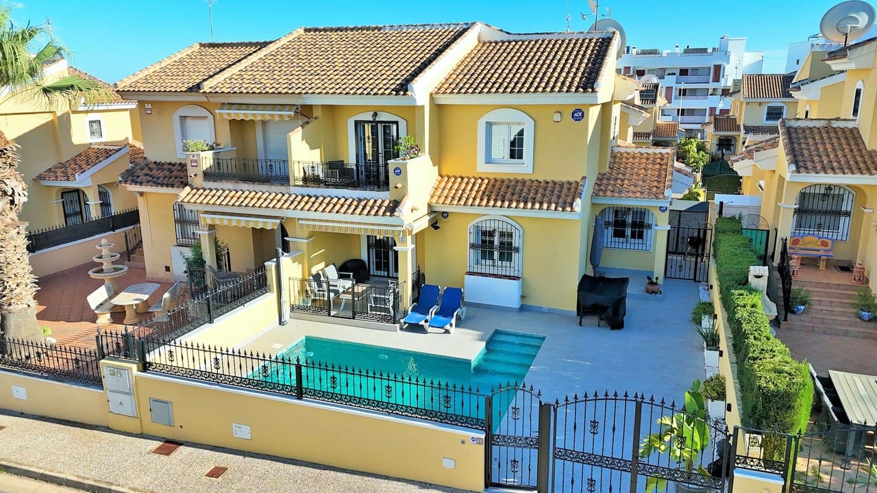 3 bedroom Villa for sale in Villamartin with pool - € 375,000 (Ref: 9387204)