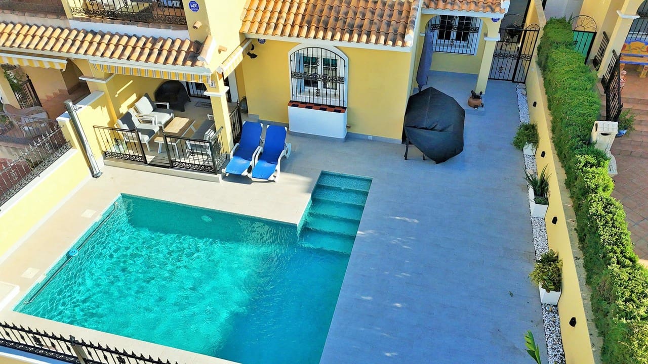 3 bedroom Villa for sale in Villamartin with pool - € 375,000 (Ref: 9387204)