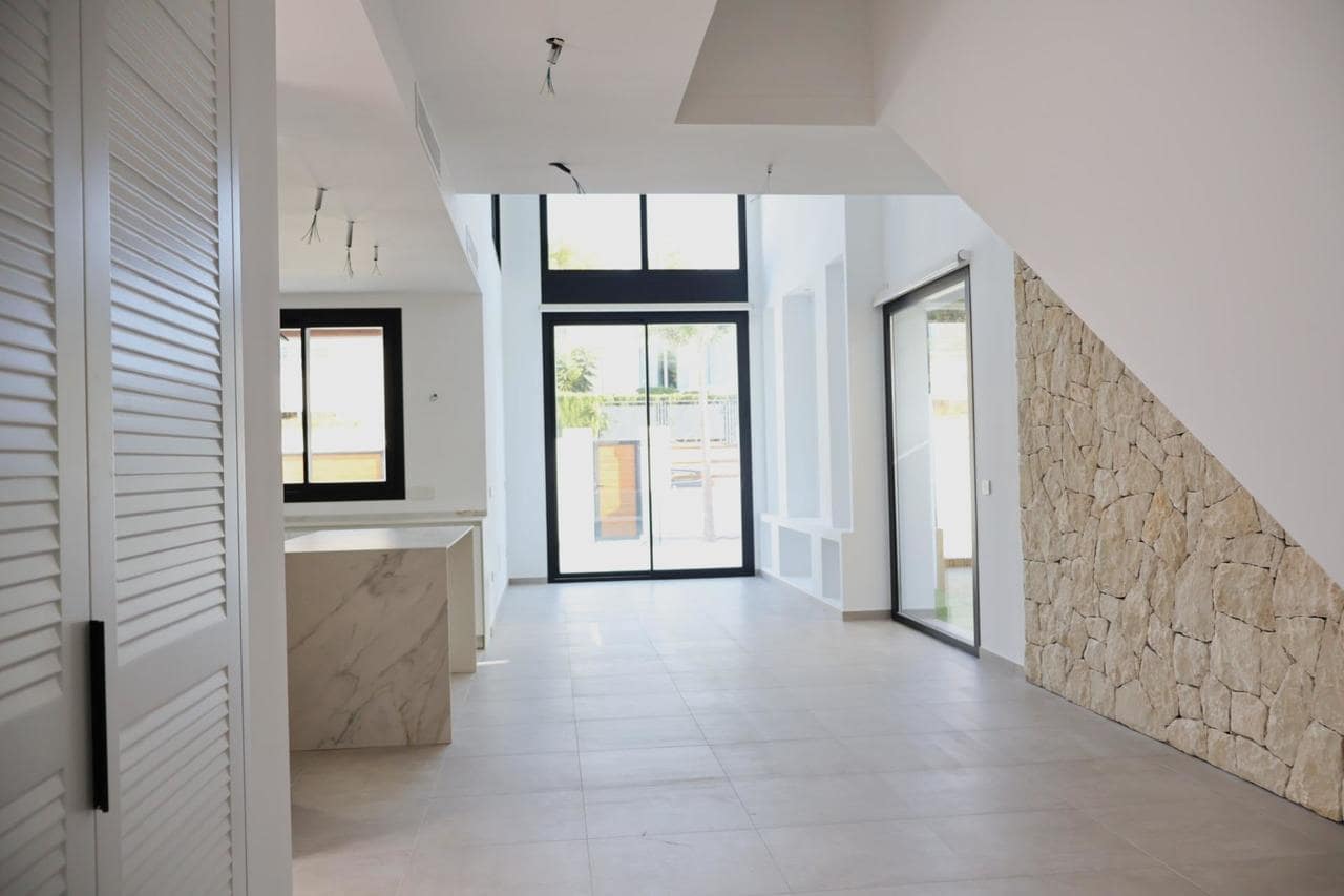 4 bedroom Villa for sale in Alfaz del Pi / L'Alfas del Pi with pool - € 875,000 (Ref: 9392483)