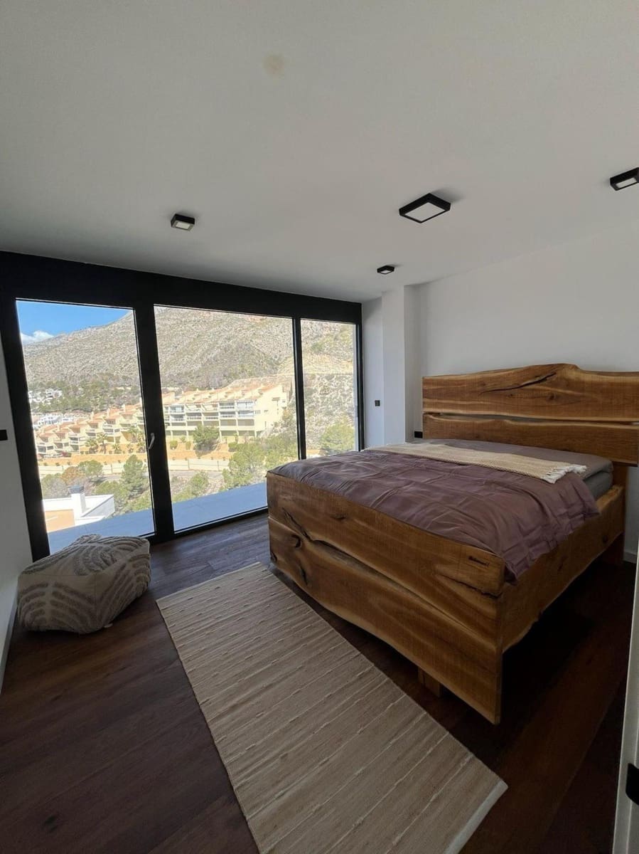 4 bedroom Villa for sale in Altea with pool - € 790,000 (Ref: 9392583)