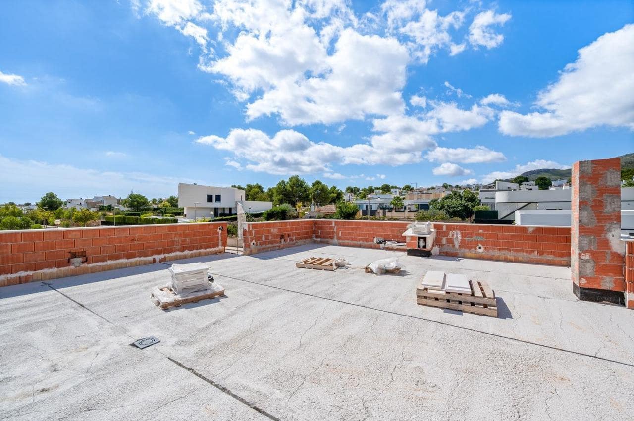 5 bedroom Villa for sale in Polop - € 568,000 (Ref: 9392585)