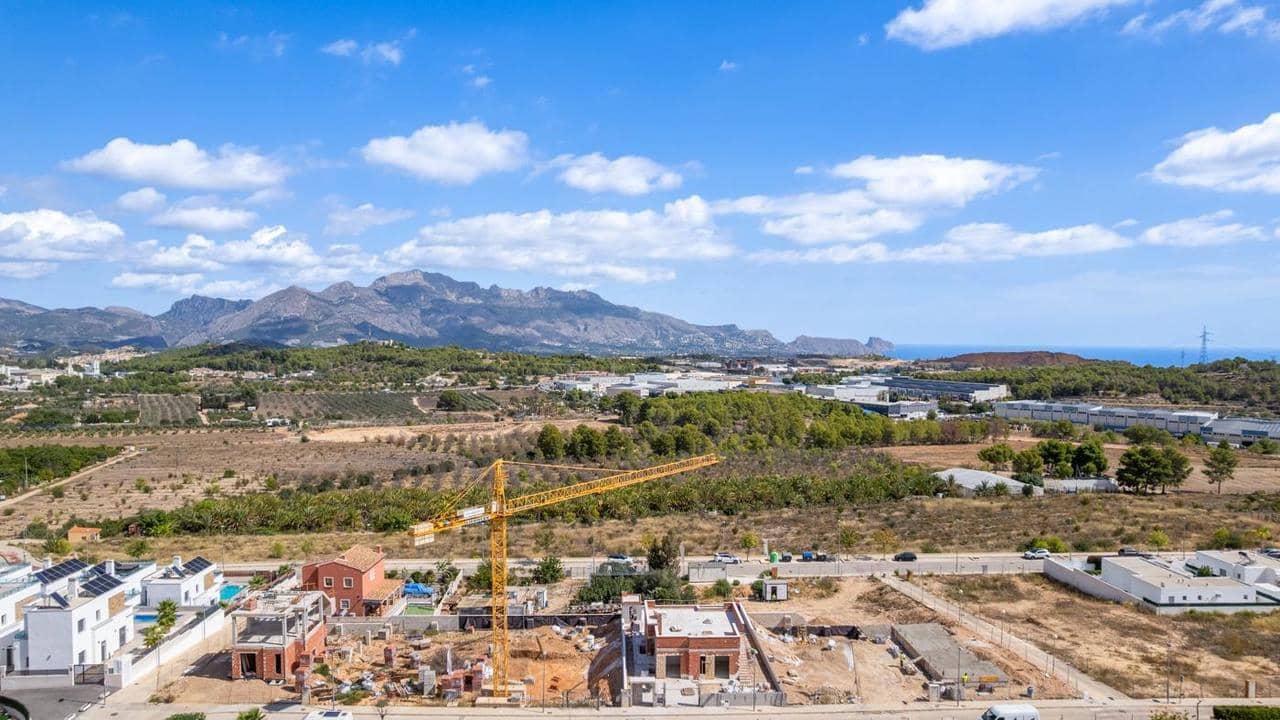 5 bedroom Villa for sale in Polop - € 568,000 (Ref: 9392585)