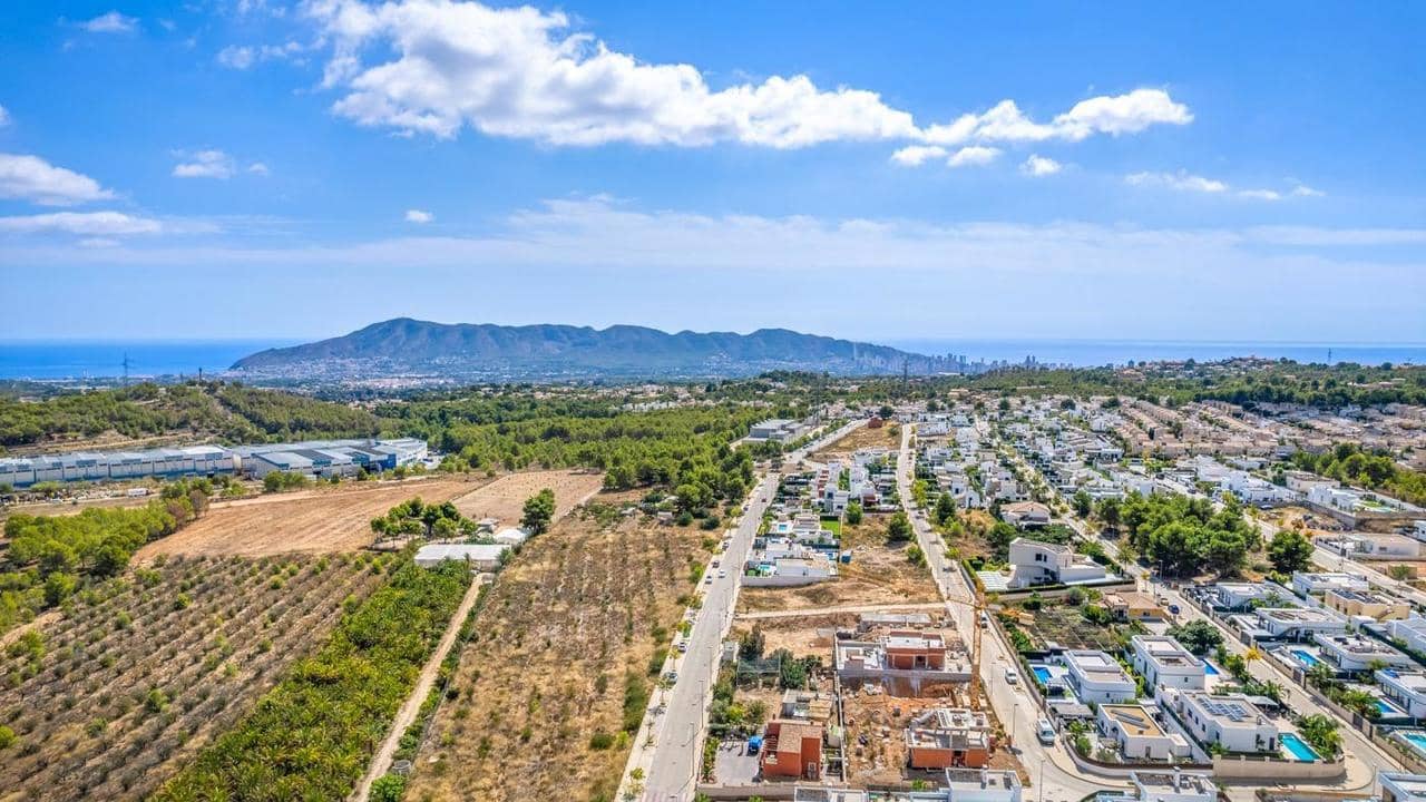 5 bedroom Villa for sale in Polop - € 568,000 (Ref: 9392585)