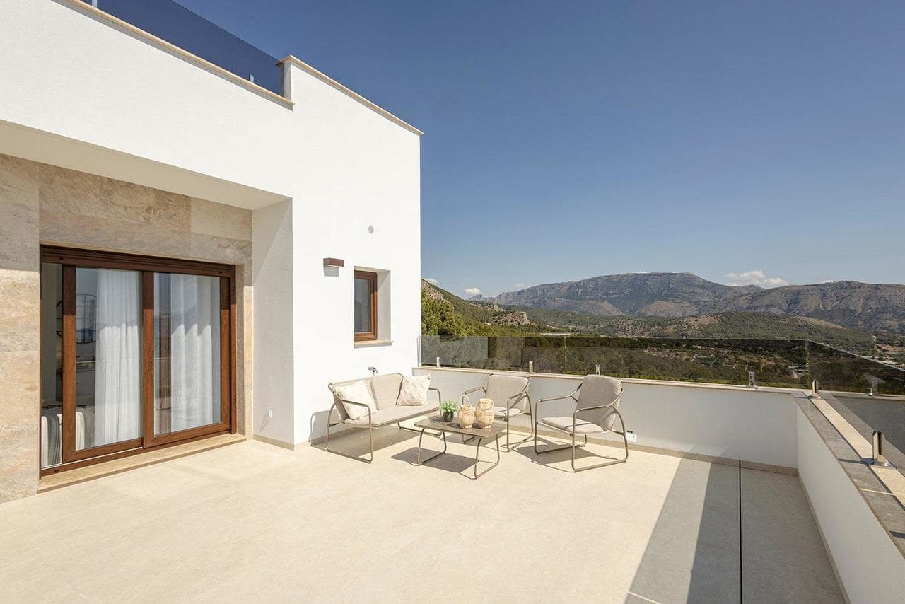 3 bedroom Villa for sale in Polop with pool - € 639,000 (Ref: 9392689)