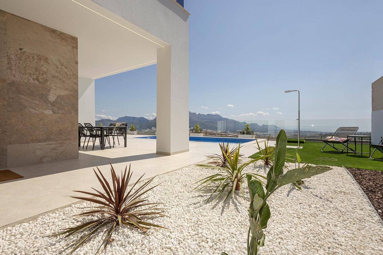 3 bedroom Villa for sale in Polop with pool - € 639,000 (Ref: 9392689)