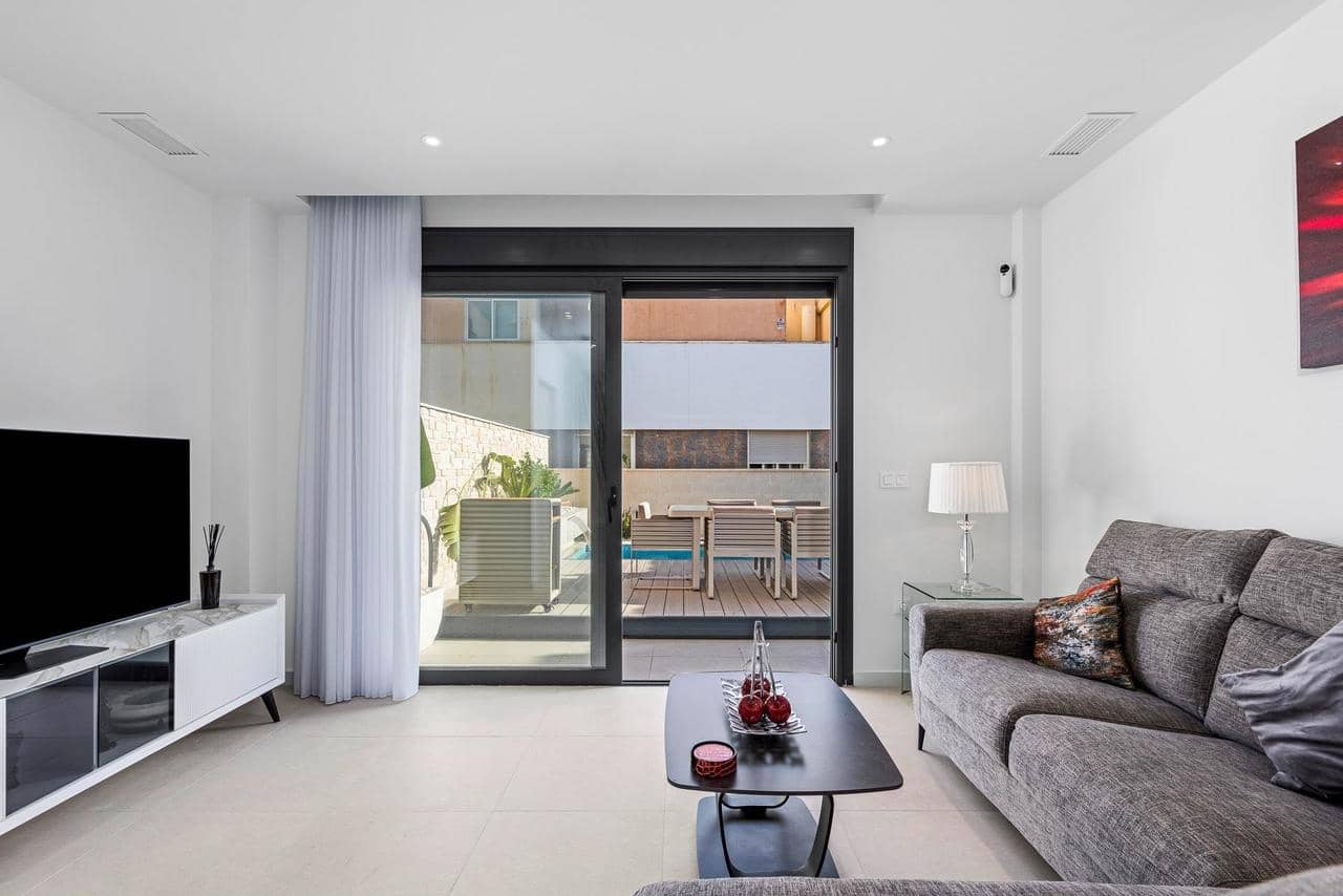 4 slaapkamer Villa te koop in Guardamar del Segura met zwembad - € 507.050 (Ref: 9392777)