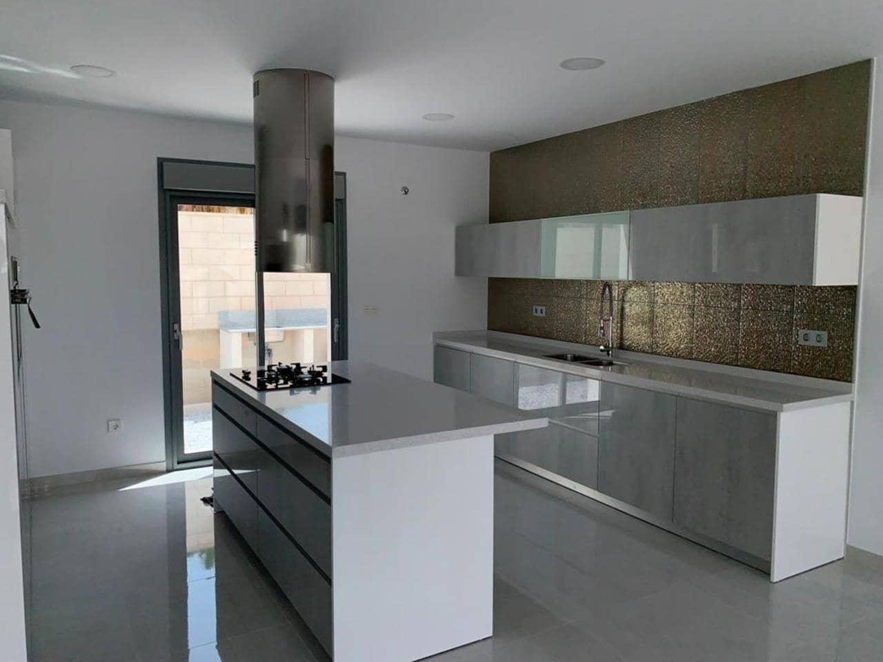 4 bedroom Villa for sale in Pinoso with pool - € 436,000 (Ref: 9392981)