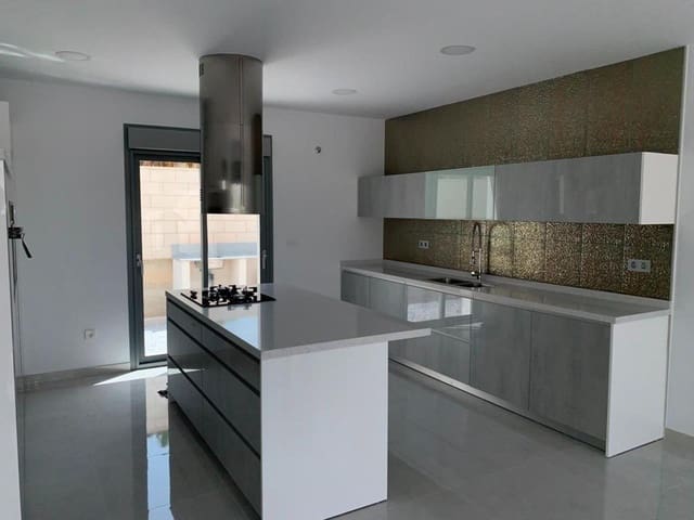 4 slaapkamer Villa te koop in Pinoso met zwembad - € 436.000 (Ref: 9392981)