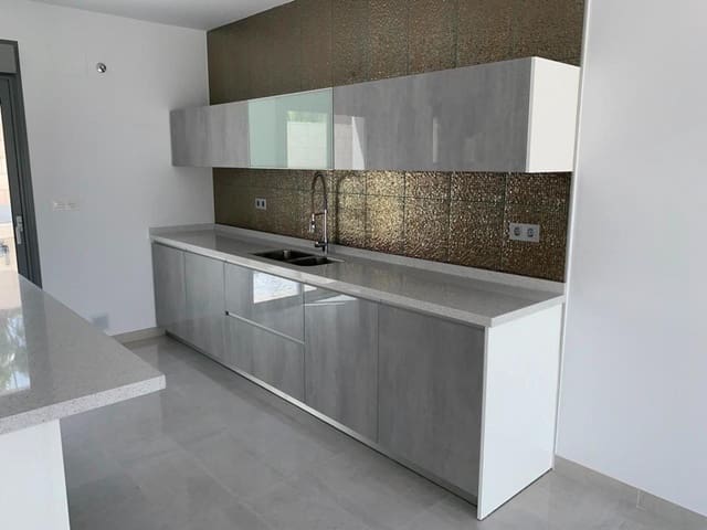 4 slaapkamer Villa te koop in Pinoso met zwembad - € 436.000 (Ref: 9392981)