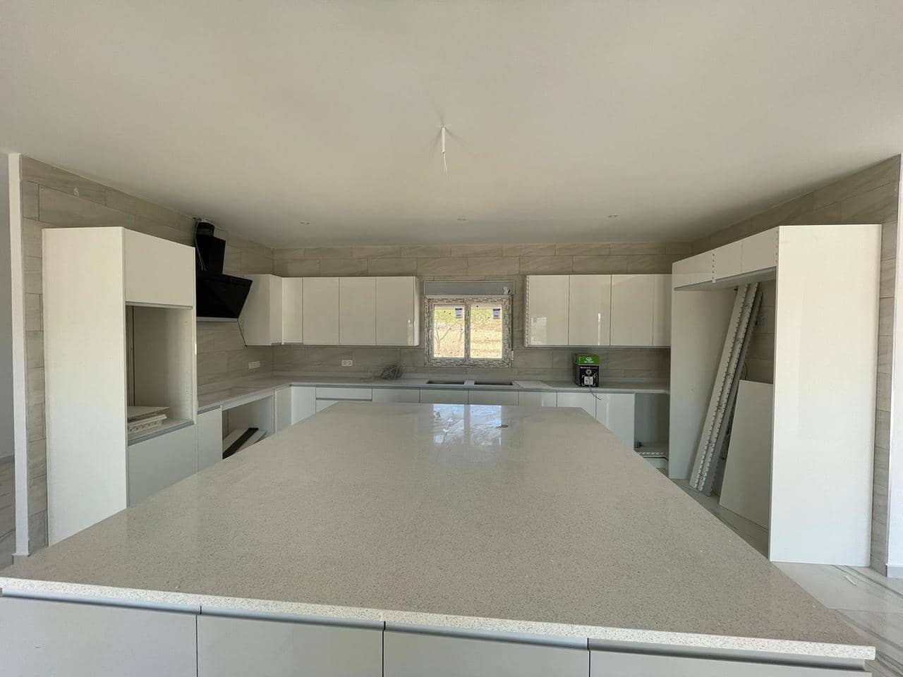 6 Zimmer Villa zu verkaufen in Pinoso mit Pool - 611.000 € (Ref: 9392982)