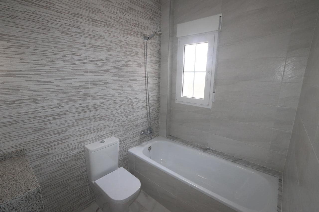 4 bedroom Villa for sale in Pinoso with pool - € 423,000 (Ref: 9392985)