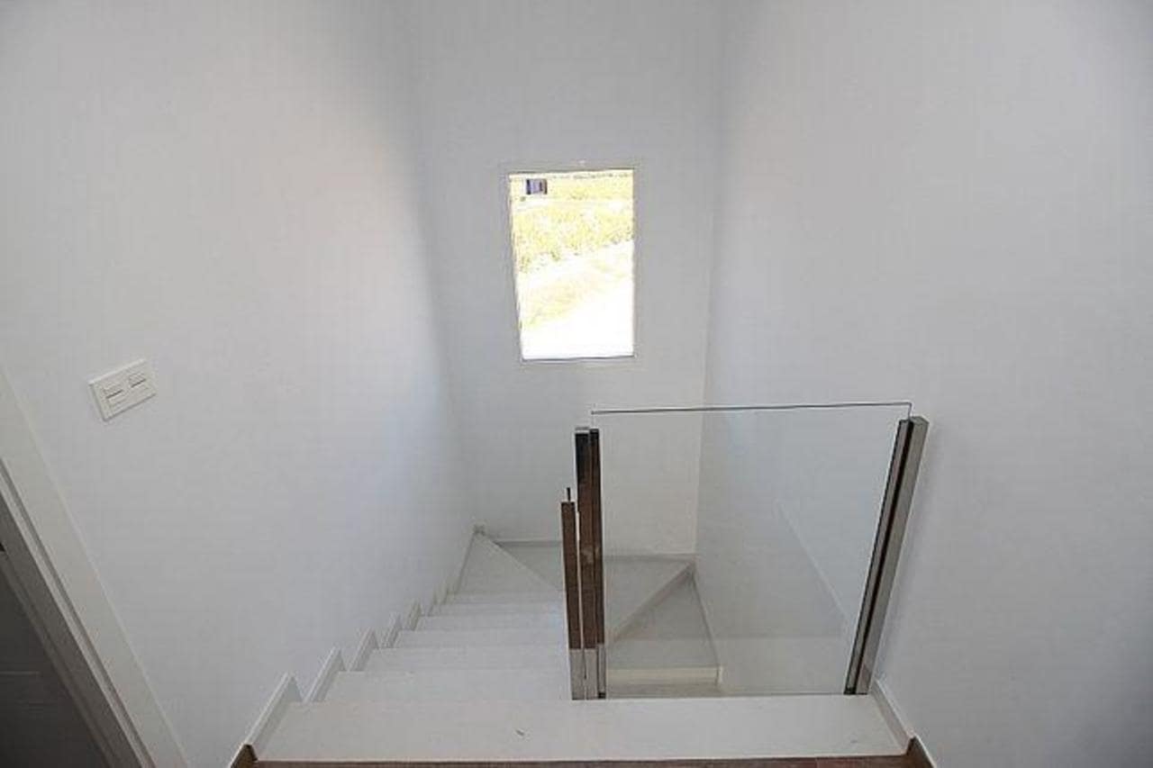 4 bedroom Villa for sale in Pinoso with pool - € 375,000 (Ref: 9392987)