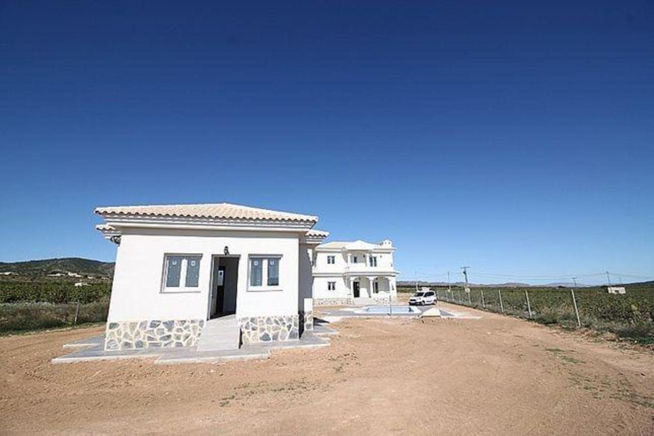 4 bedroom Villa for sale in Pinoso with pool - € 375,000 (Ref: 9392987)