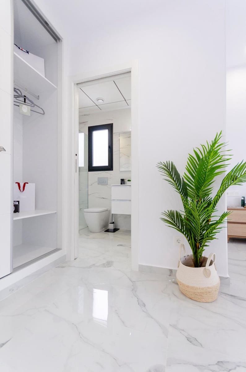 3 bedroom Villa for sale in Torrevieja with pool - € 409,000 (Ref: 9393094)