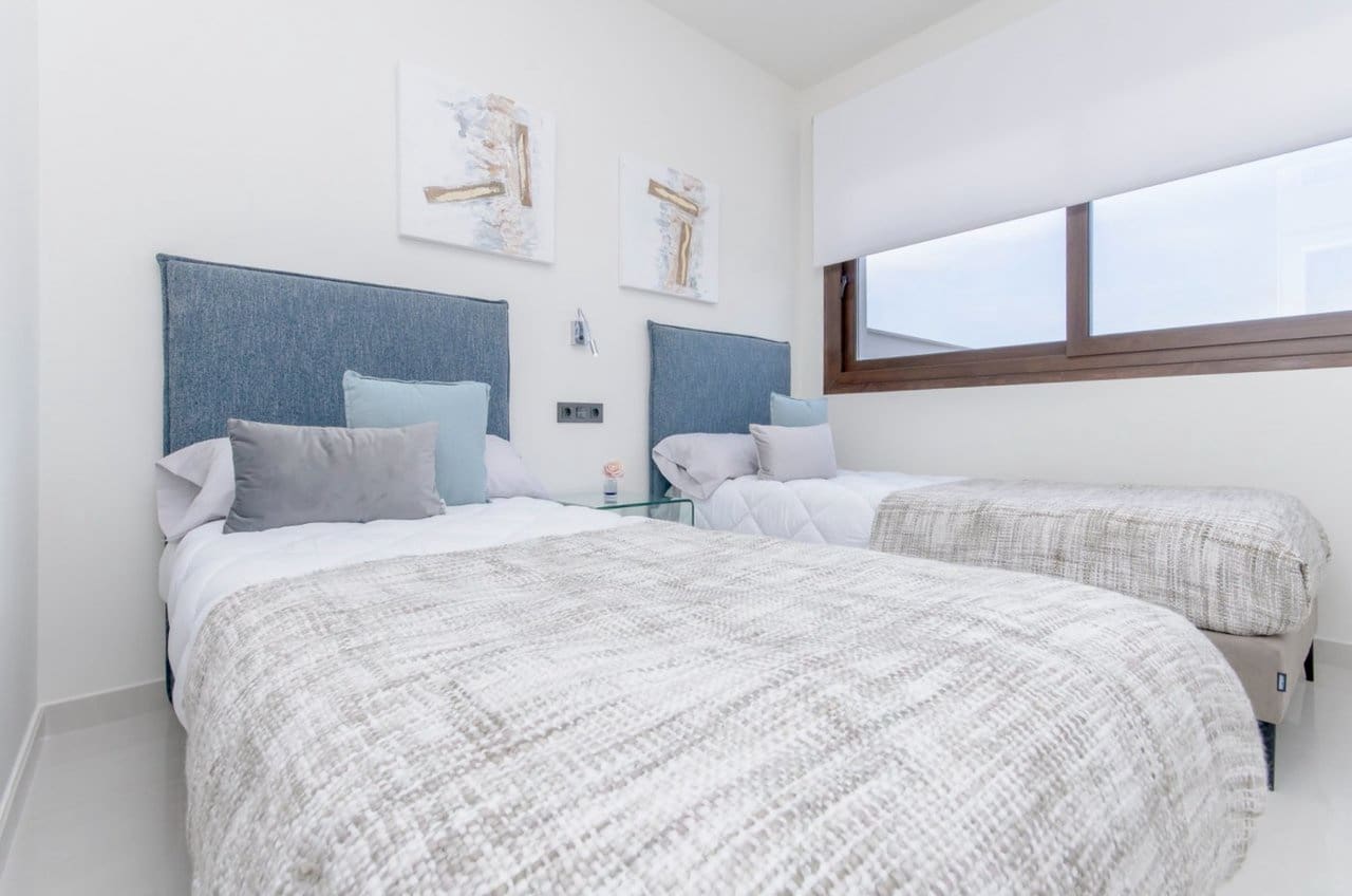 3 soveværelse Bungalow til salg i Torrevieja med swimmingpool - € 290.000 (Ref: 9393145)