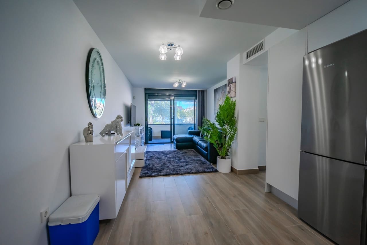 3 bedroom Apartment for sale in Los Alcazares with pool - € 250,000 (Ref: 9393791)