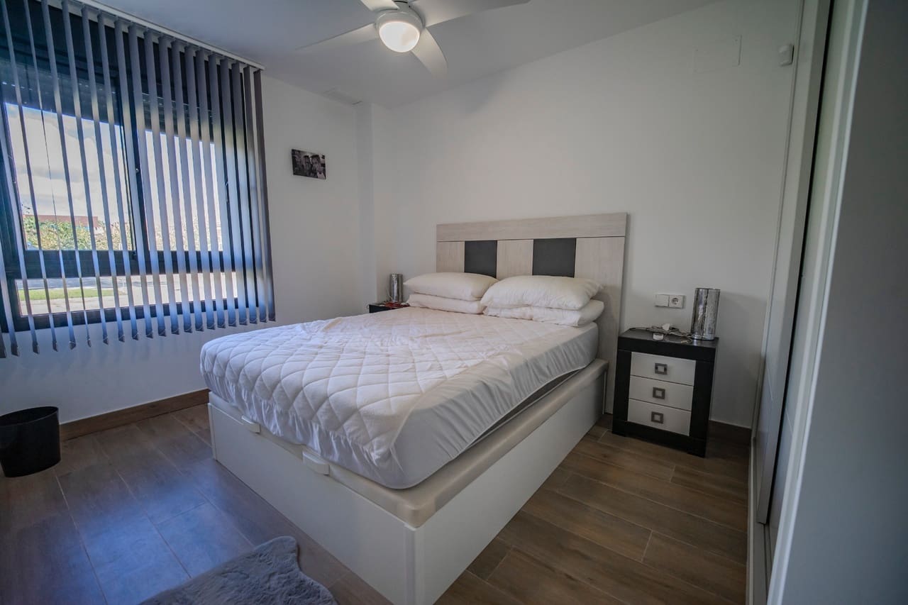 3 bedroom Apartment for sale in Los Alcazares with pool - € 250,000 (Ref: 9393791)