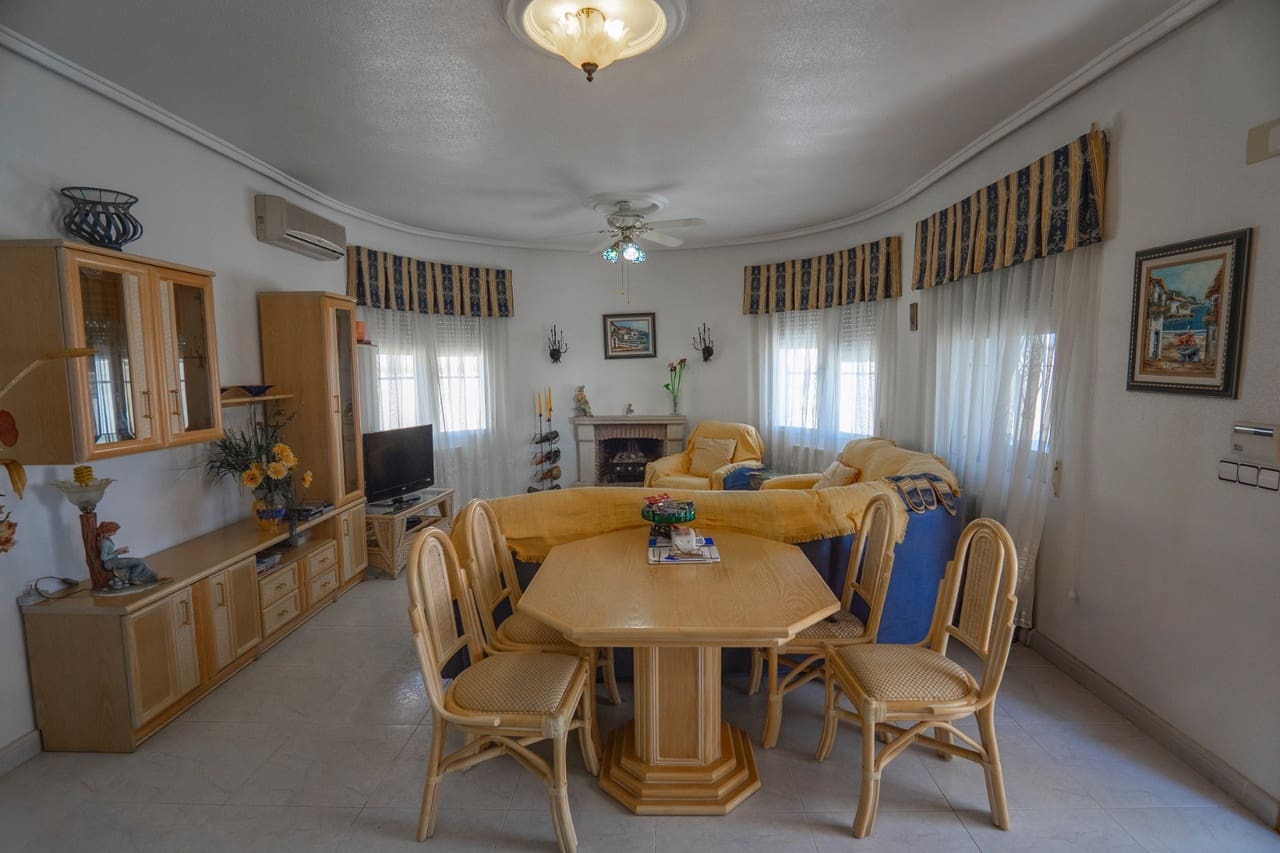 3 makuuhuone Huvila myytävänä paikassa Ciudad Quesada mukana uima-altaan - 380 000 € (Ref: 9393792)