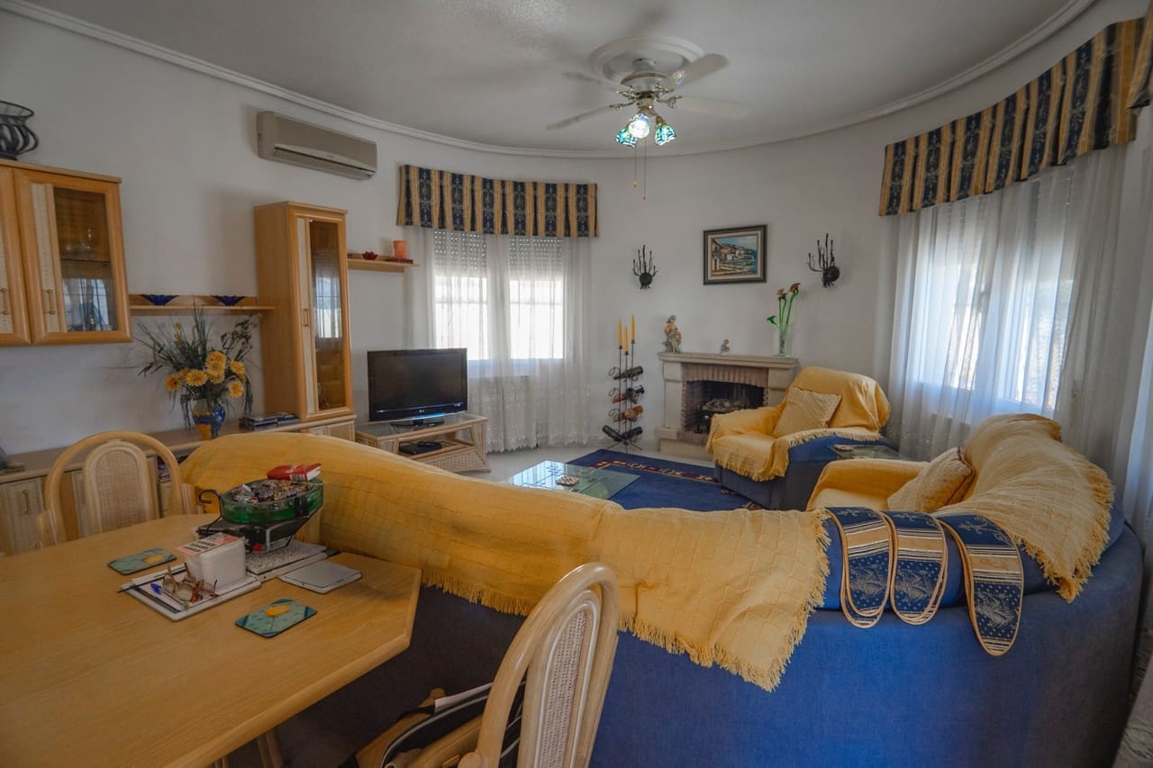 3 makuuhuone Huvila myytävänä paikassa Ciudad Quesada mukana uima-altaan - 380 000 € (Ref: 9393792)