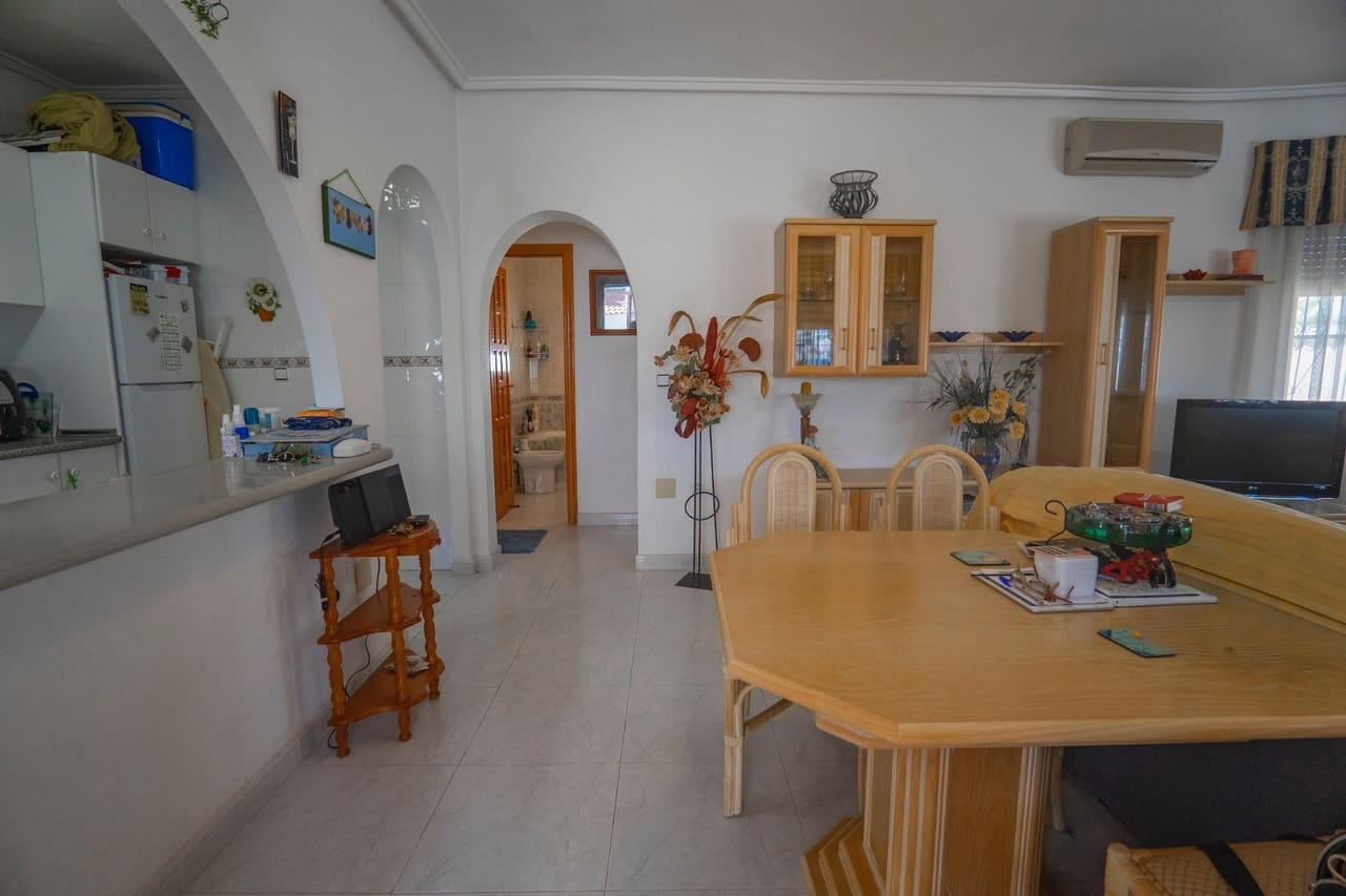 3 makuuhuone Huvila myytävänä paikassa Ciudad Quesada mukana uima-altaan - 380 000 € (Ref: 9393792)