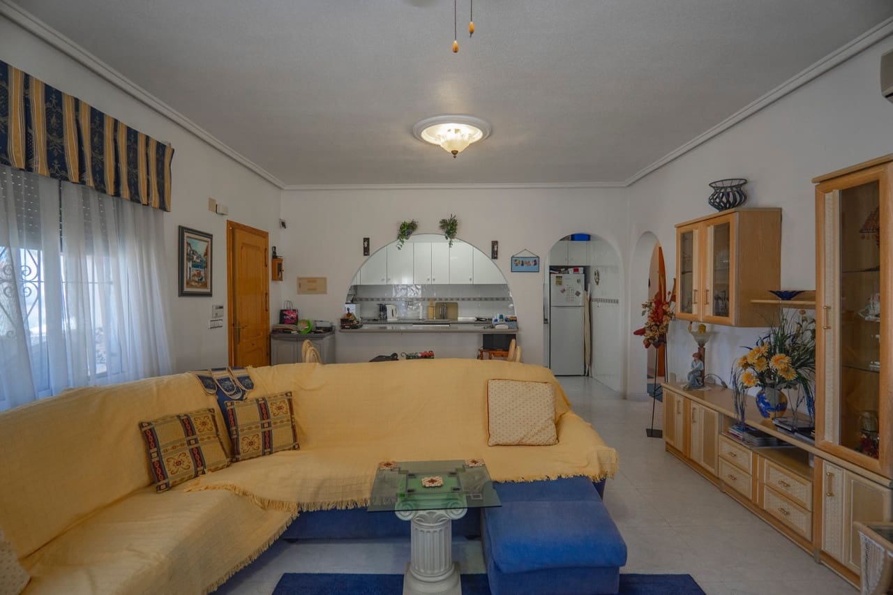 3 makuuhuone Huvila myytävänä paikassa Ciudad Quesada mukana uima-altaan - 380 000 € (Ref: 9393792)