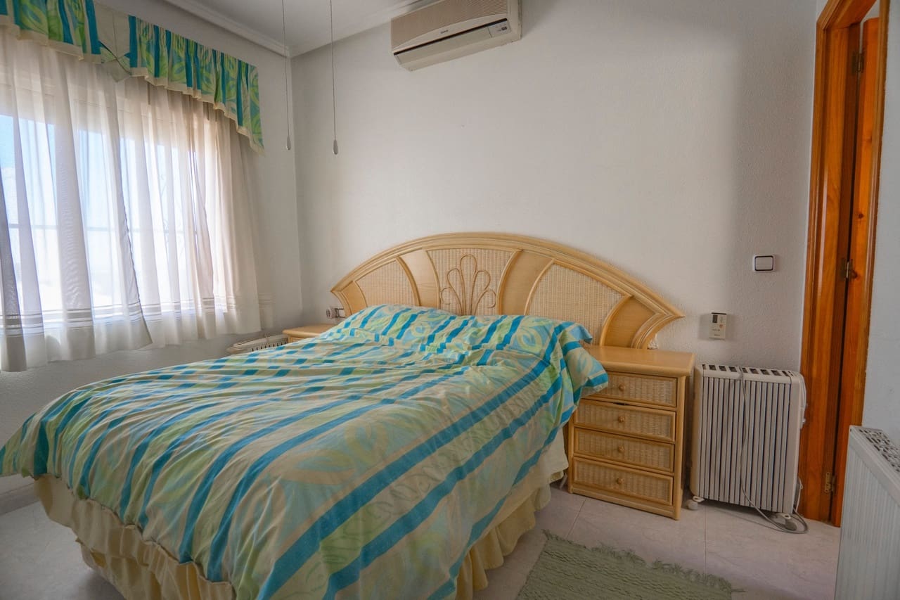 3 makuuhuone Huvila myytävänä paikassa Ciudad Quesada mukana uima-altaan - 380 000 € (Ref: 9393792)