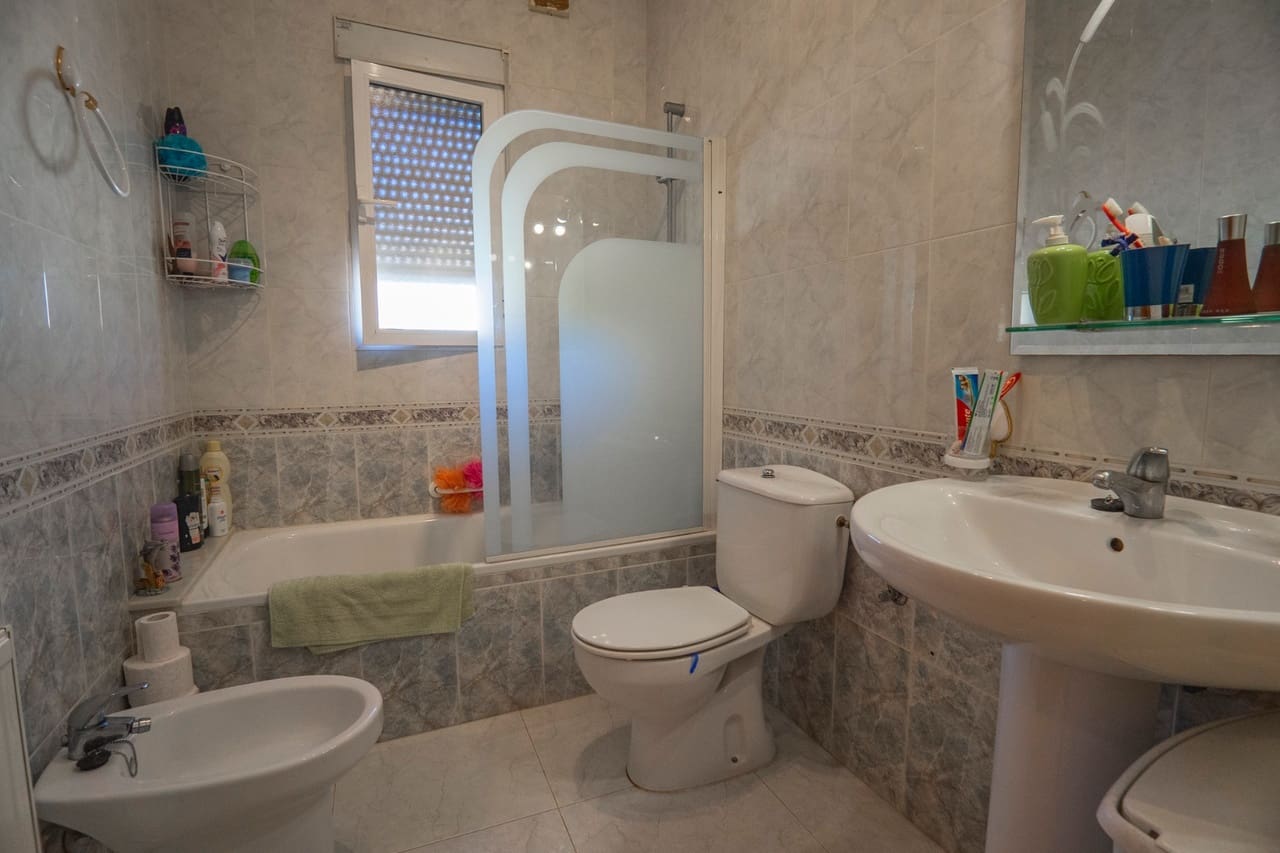 3 makuuhuone Huvila myytävänä paikassa Ciudad Quesada mukana uima-altaan - 380 000 € (Ref: 9393792)