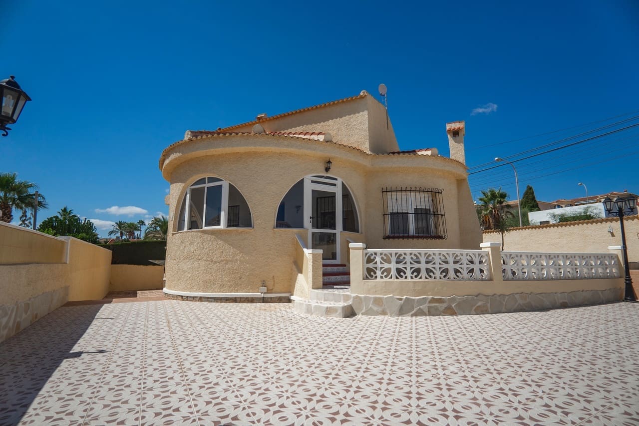 3 makuuhuone Huvila myytävänä paikassa Ciudad Quesada mukana uima-altaan - 380 000 € (Ref: 9393792)