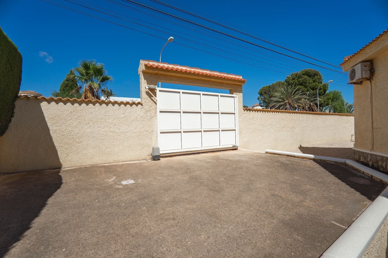 3 makuuhuone Huvila myytävänä paikassa Ciudad Quesada mukana uima-altaan - 380 000 € (Ref: 9393792)