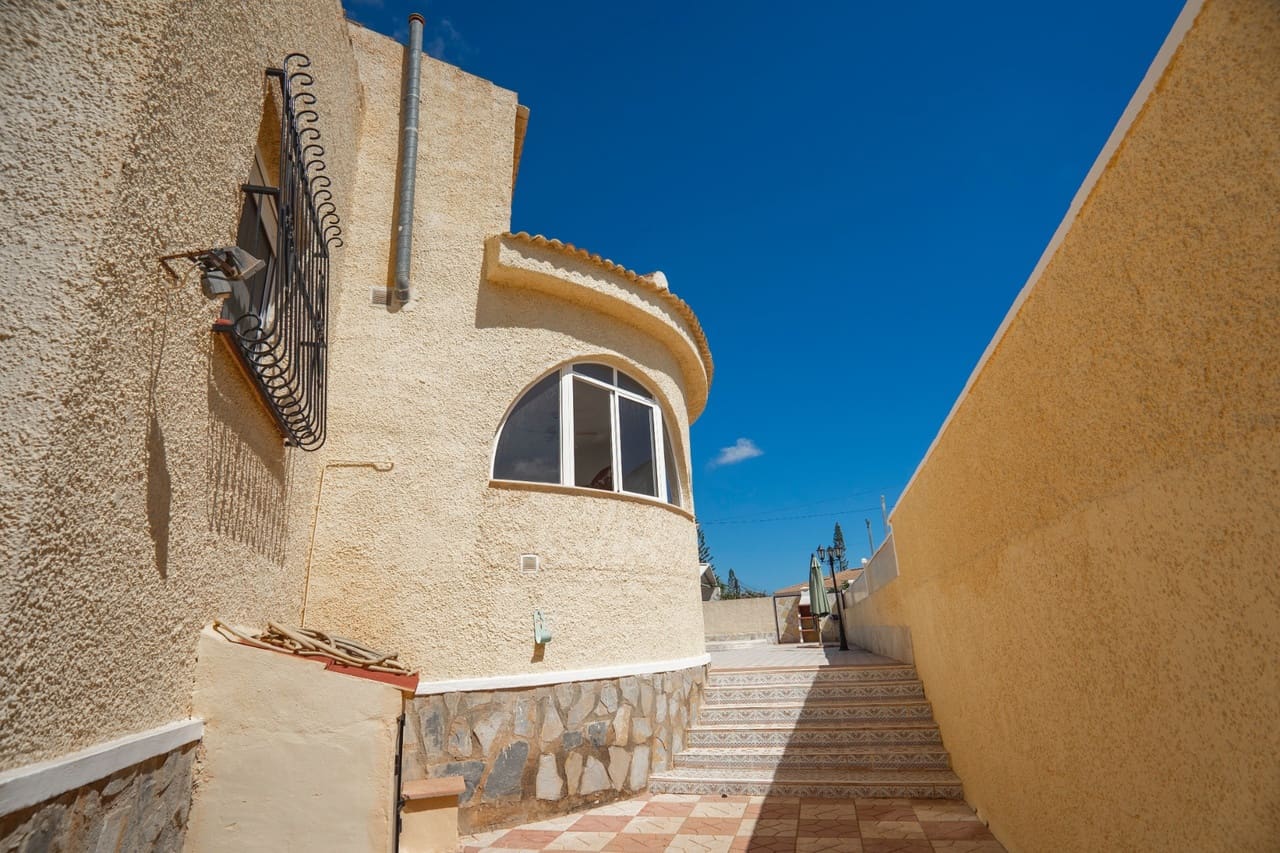 3 makuuhuone Huvila myytävänä paikassa Ciudad Quesada mukana uima-altaan - 380 000 € (Ref: 9393792)