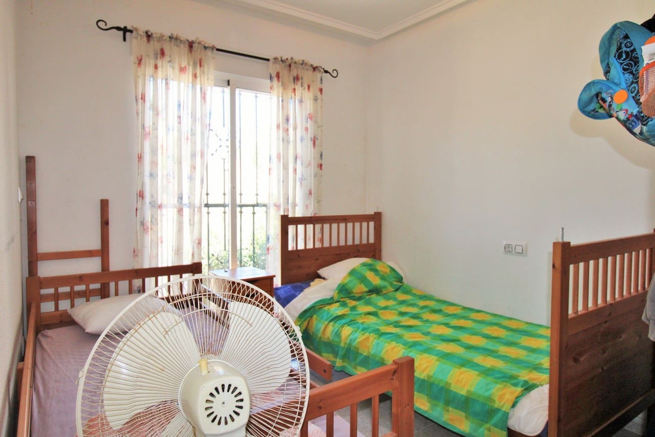 3 bedroom Townhouse for sale in Villamartin with pool garage - € 249,990 (Ref: 9395707)