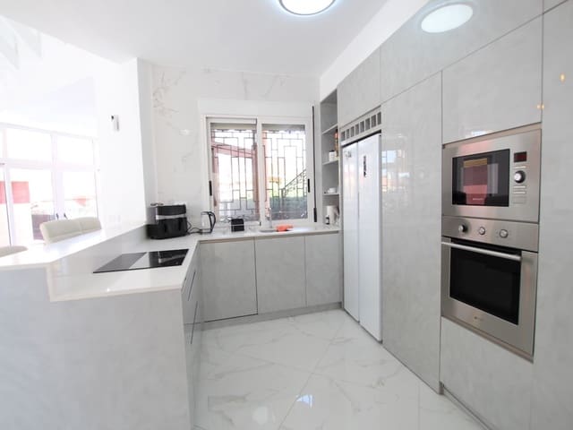 6 bedroom Villa for sale in Algorfa with pool - € 395,000 (Ref: 9398176)