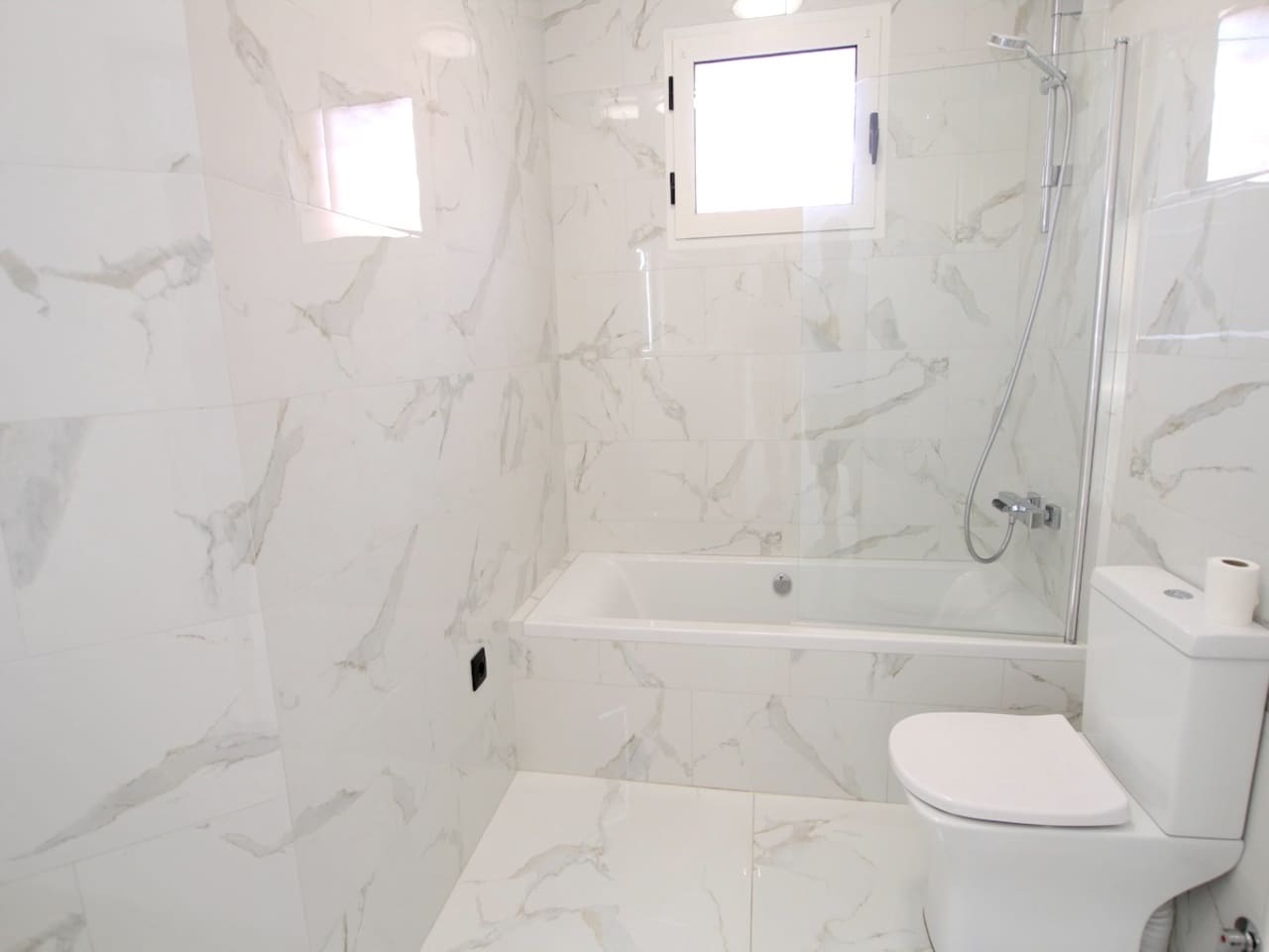 6 bedroom Villa for sale in Algorfa with pool - € 395,000 (Ref: 9398176)