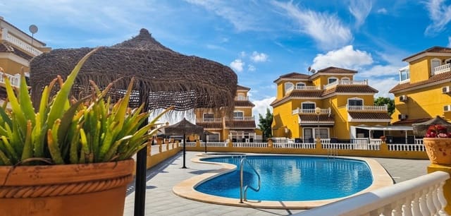 3 bedroom Townhouse for sale in Dehesa de Campoamor, Orihuela - € 295,000 (Ref: 9406213)