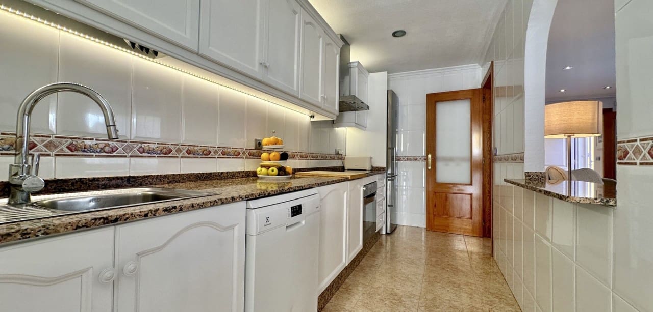 Casa de 3 habitaciones en Orihuela Costa en venta - 295.000 € (Ref: 9406213)