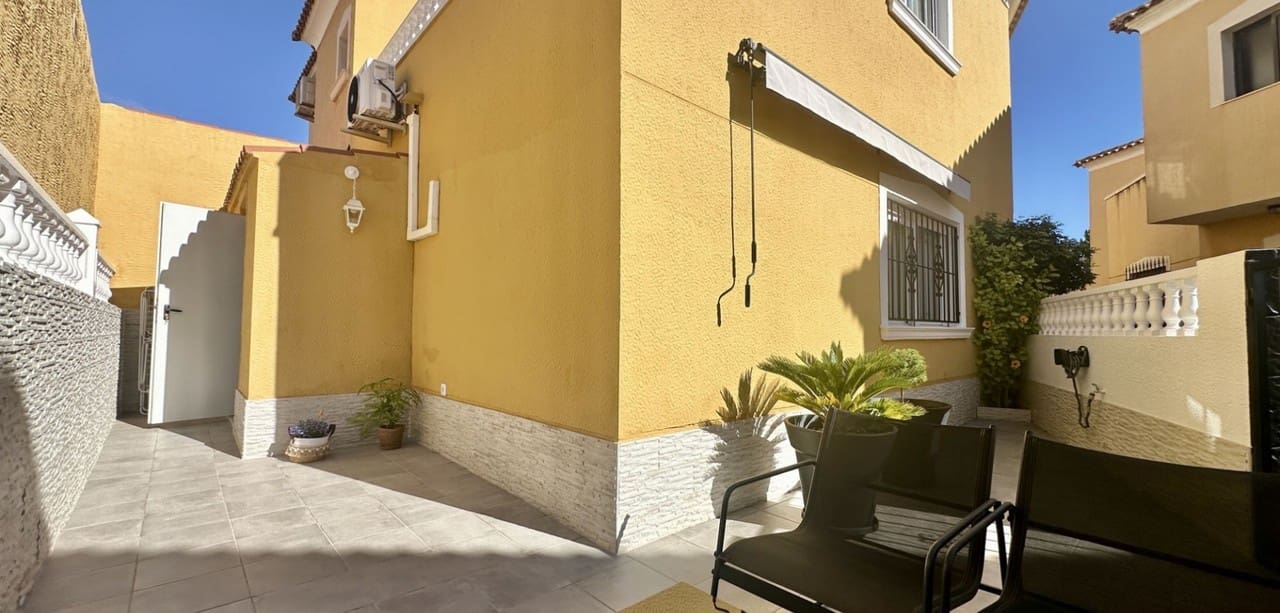 Casa de 3 habitaciones en Orihuela Costa en venta - 295.000 € (Ref: 9406213)