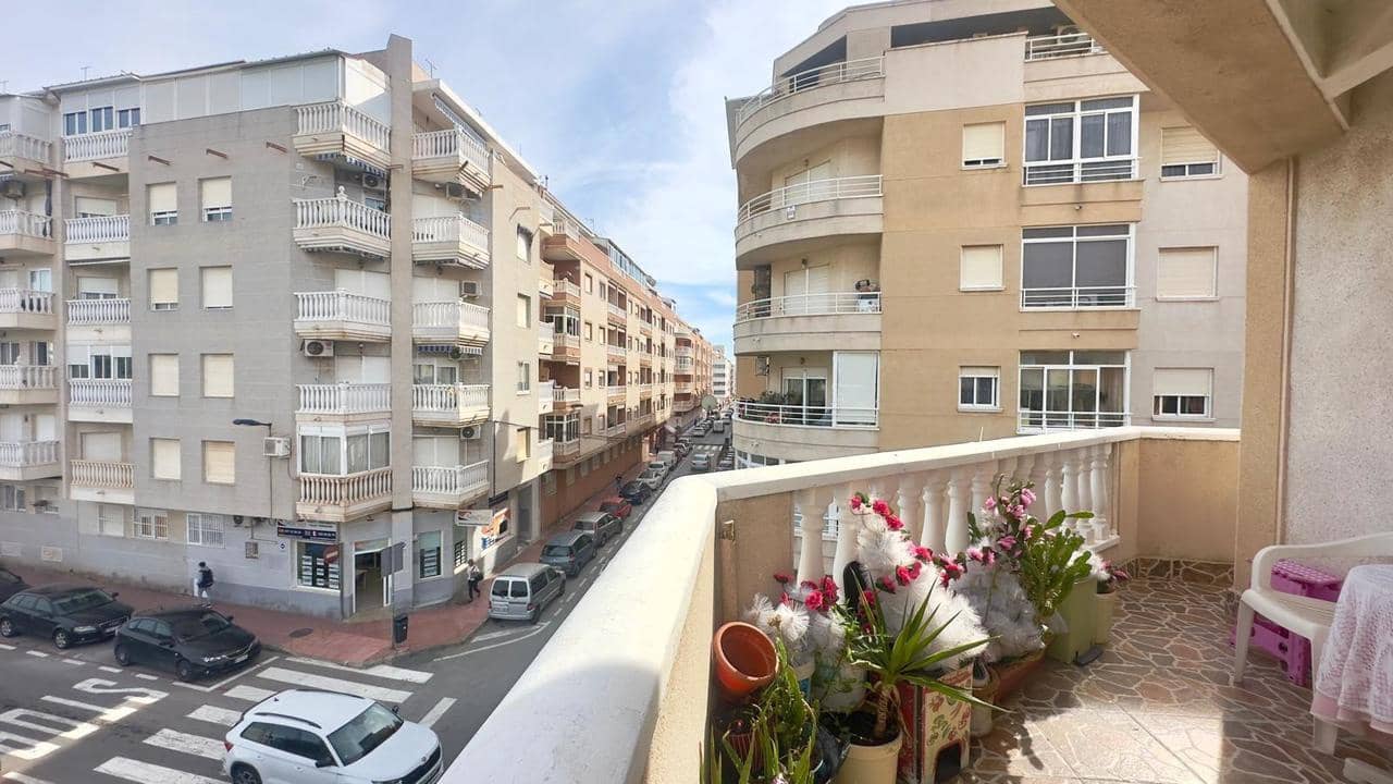 2 soveværelse Penthouse til salg i Torrevieja med swimmingpool - € 149.900 (Ref: 9410547)