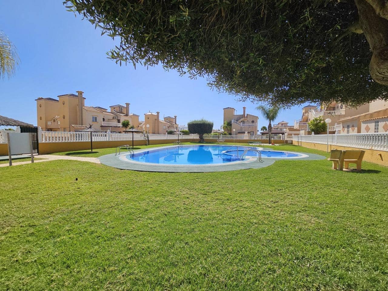 2 slaapkamer Appartement te koop in Orihuela Costa met zwembad - € 199.000 (Ref: 9410549)